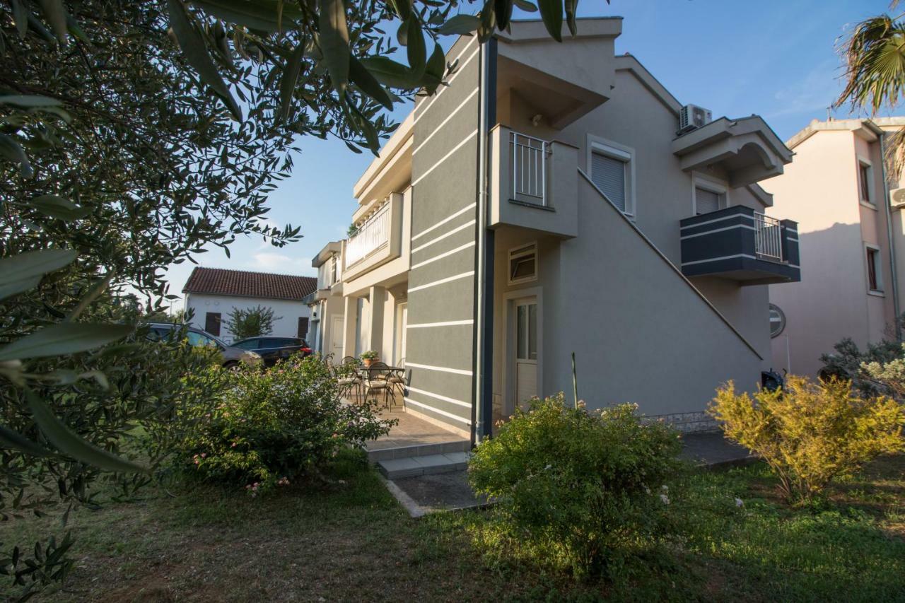 Apartments Luna Sveti Filip i Jakov Kültér fotó